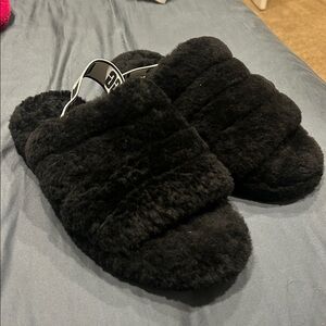 UGG Fluff Yeah size 9 black FURRY SLIPPERS